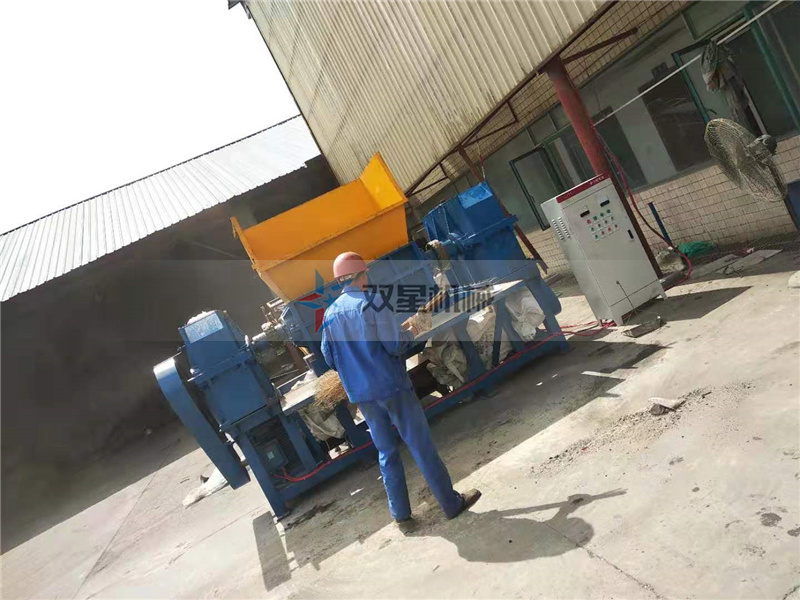 廢鋁撕碎機(jī)廣州客戶現(xiàn)場