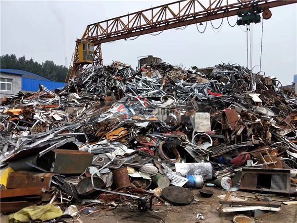 <a href='http://www.scives.cn' target='_blank'><span>金屬破碎機(jī)</span></a>客戶現(xiàn)場