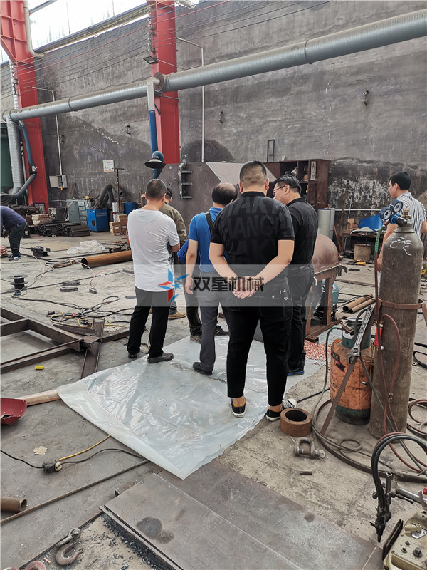 廢鋼破碎機設備客戶現(xiàn)場考察