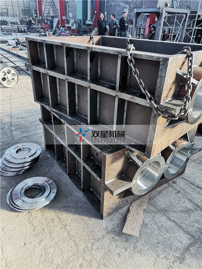 <a href='http://www.scives.cn/ssxl/10.html' target='_blank'><span>金屬撕碎機(jī)</span></a>撕碎箱體實(shí)拍