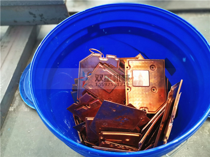 要撕碎處理的廢銅板、廢銅塊