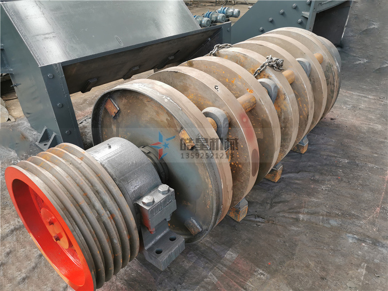 Real photos of metal crusher hammer head and spindle equipment Real photos of metal crusher hammer head and spindle equipment