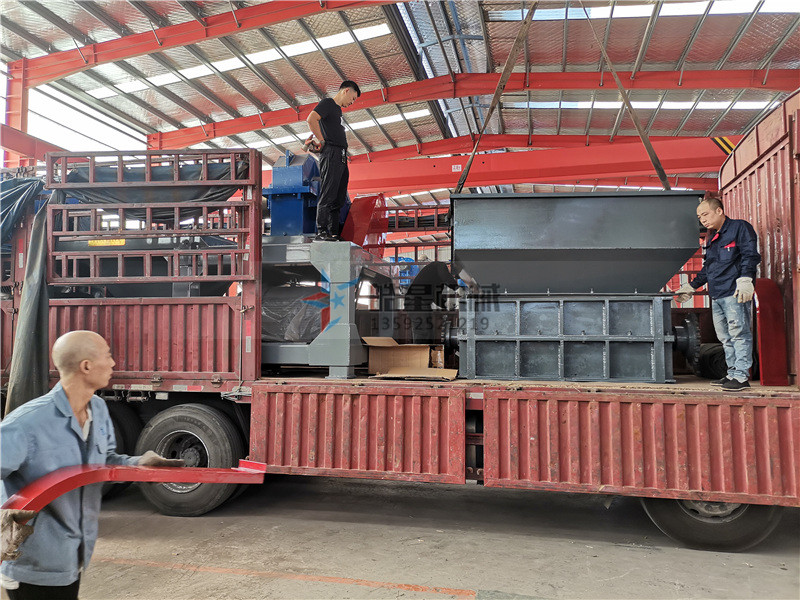 1600型金屬撕碎機雙軸撕碎機發(fā)貨